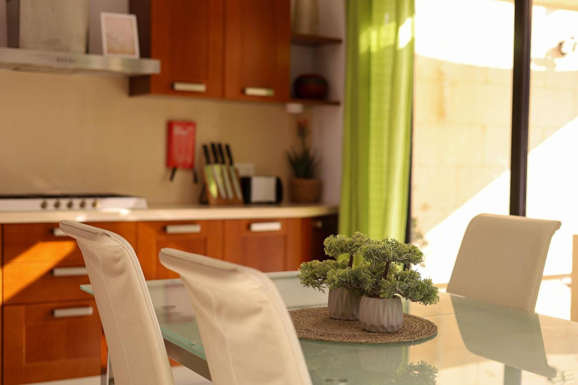 Seafront Duplex Penthouse With Terrace Overlooking Xlendi Bay Eksteriør billede