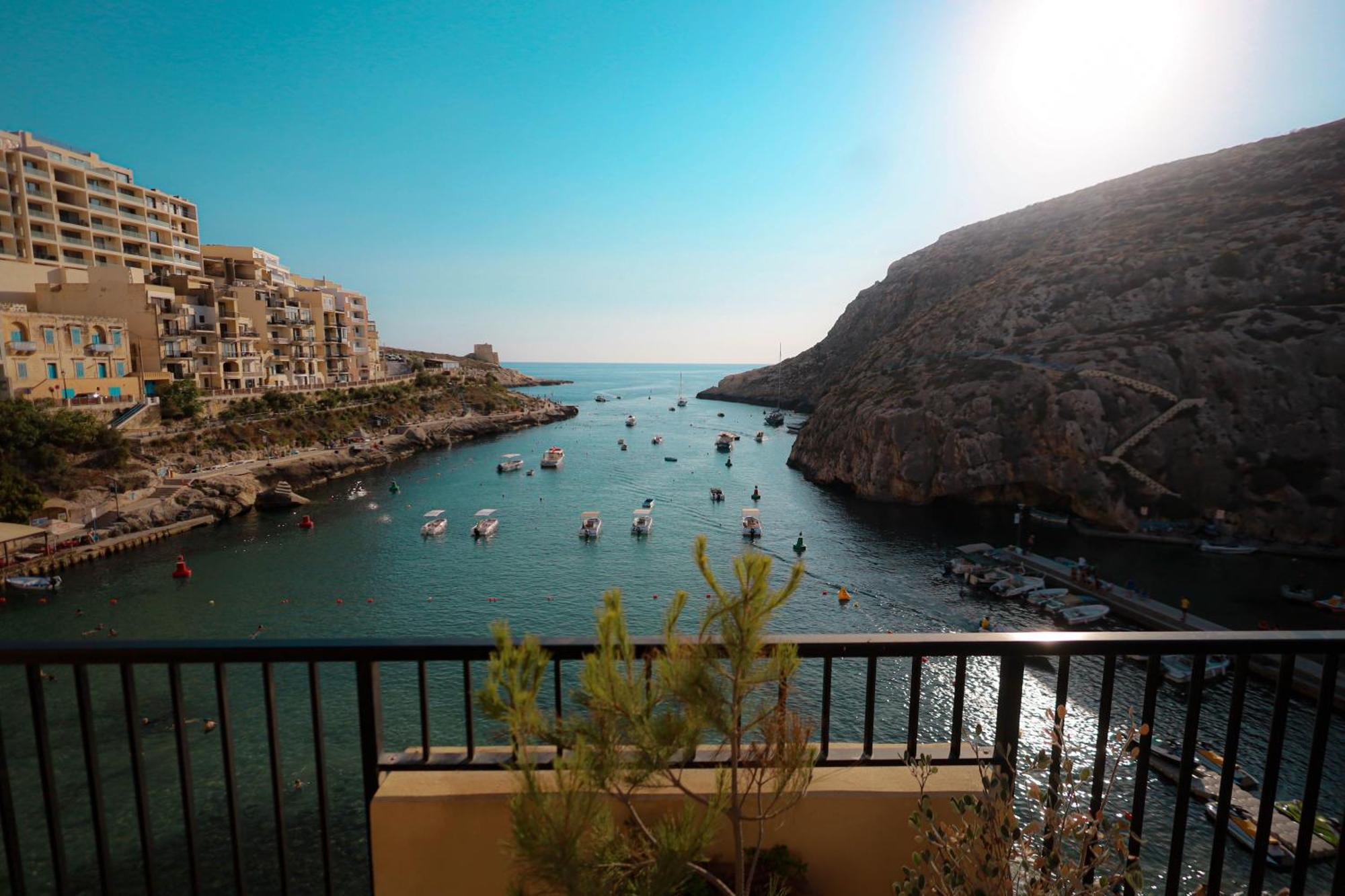 Seafront Duplex Penthouse With Terrace Overlooking Xlendi Bay Eksteriør billede